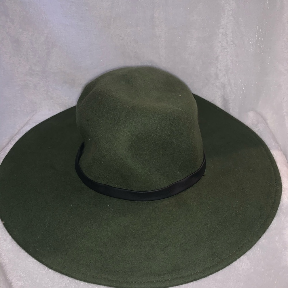 Army green Vince Camuto hat  faux leather trim